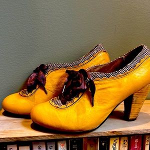 Poetic License heeled oxfords